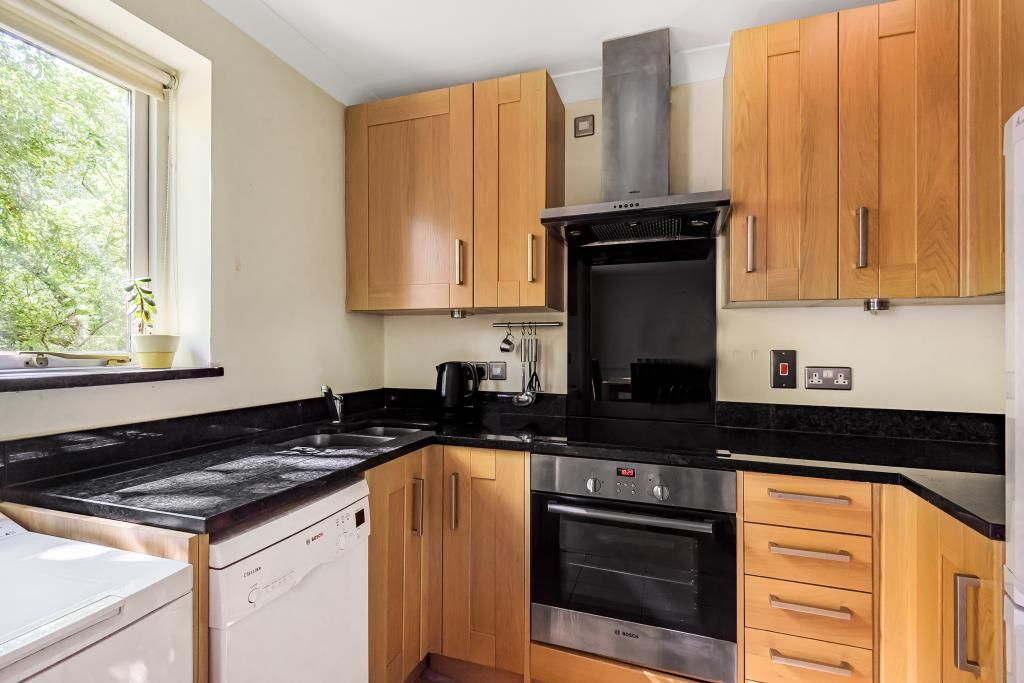 Property photo 3 of 10 Kitchen