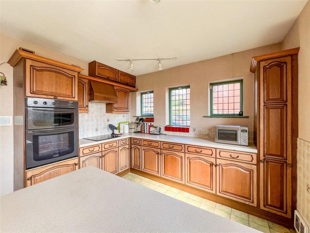 Property photo 2 of 30 Kitchen