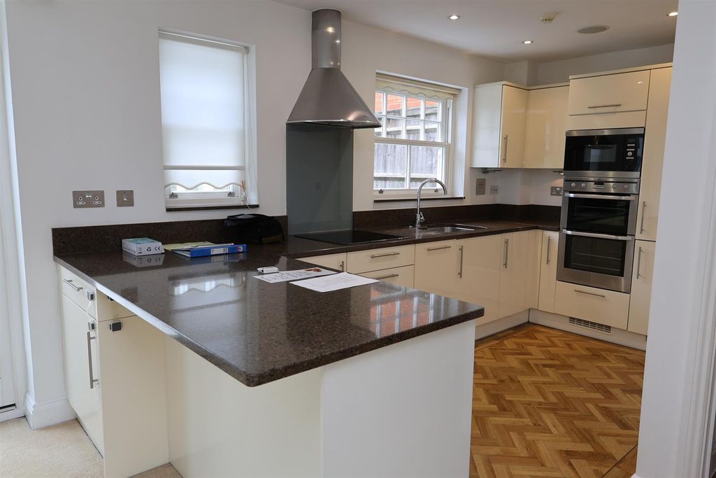 Property photo 3 of 21 Kitchen