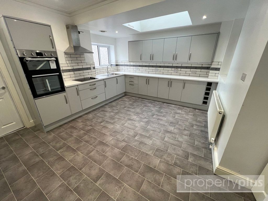 Property photo 2 of 15 Picture No. 35