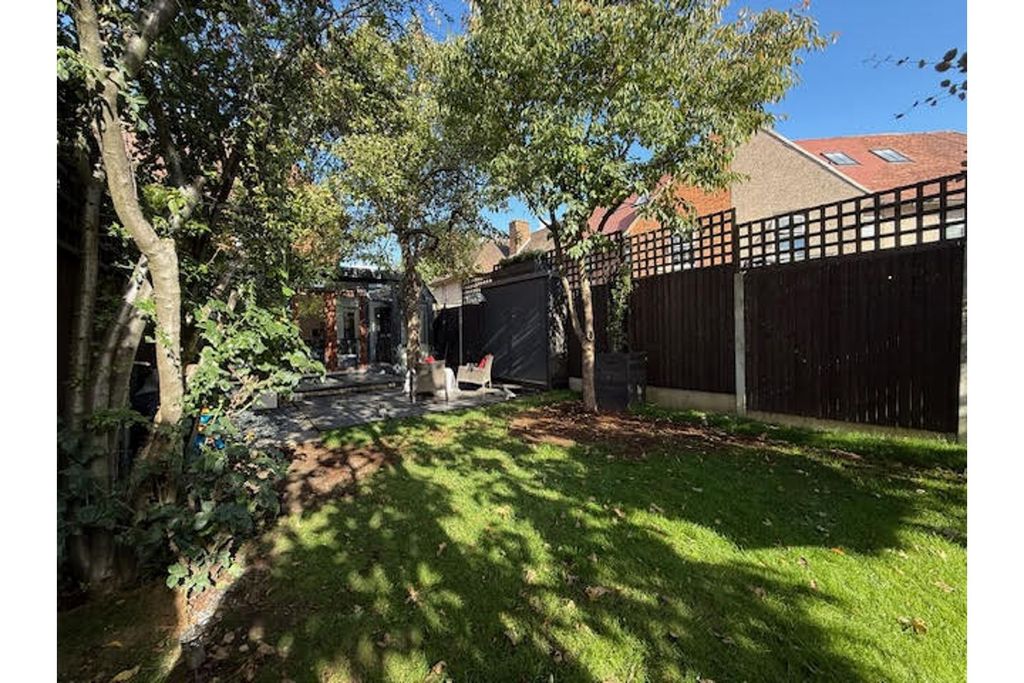 Property photo 2 of 3 Garden