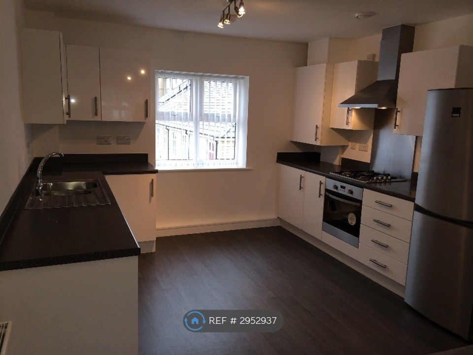 Property photo 3 of 9 Kitchen