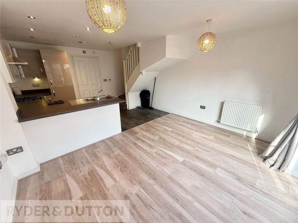 Property photo 3 of 15 Lounge