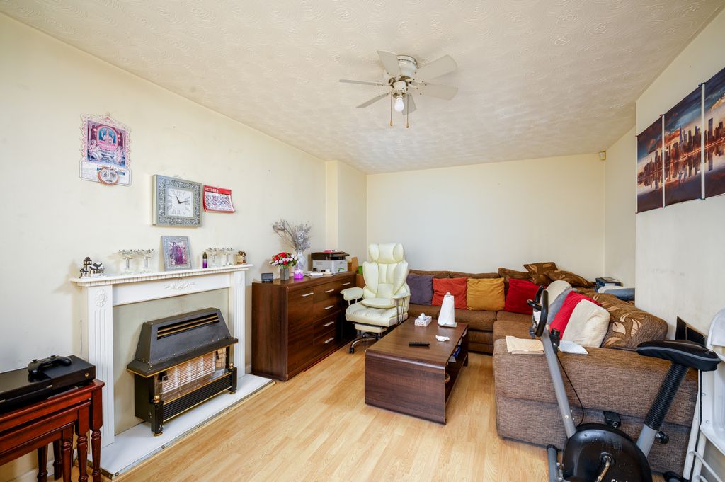 Property photo 2 of 29 02