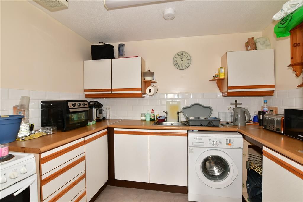 Property photo 3 of 6 Kitchen
