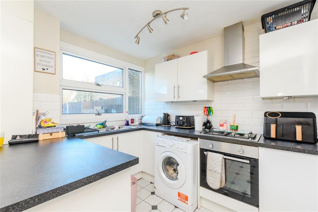 Property photo 3 of 9 Kitchen