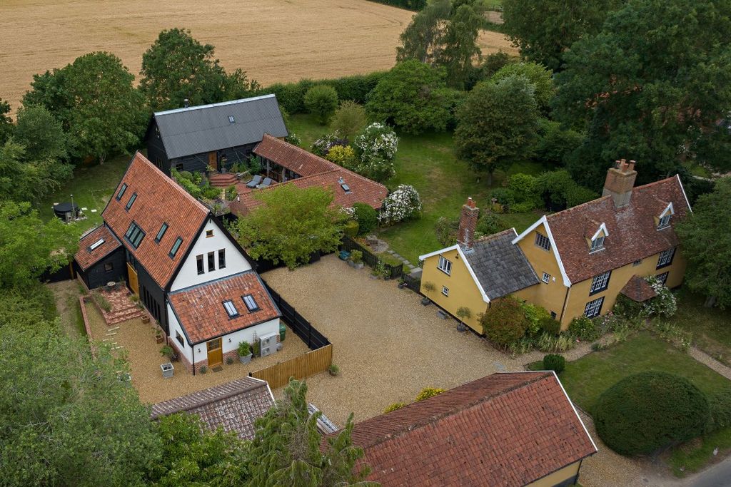 Property photo 2 of 26 230627-Threshingbarn-077