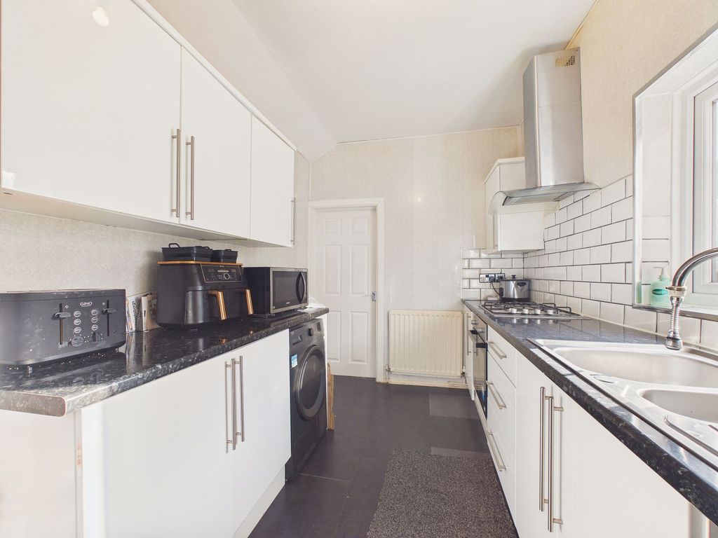 Property photo 3 of 9 Kitchen