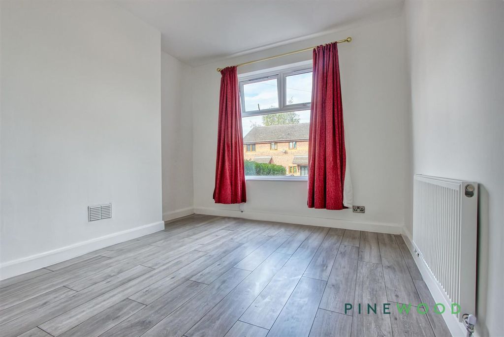 Property photo 3 of 16 Lounge