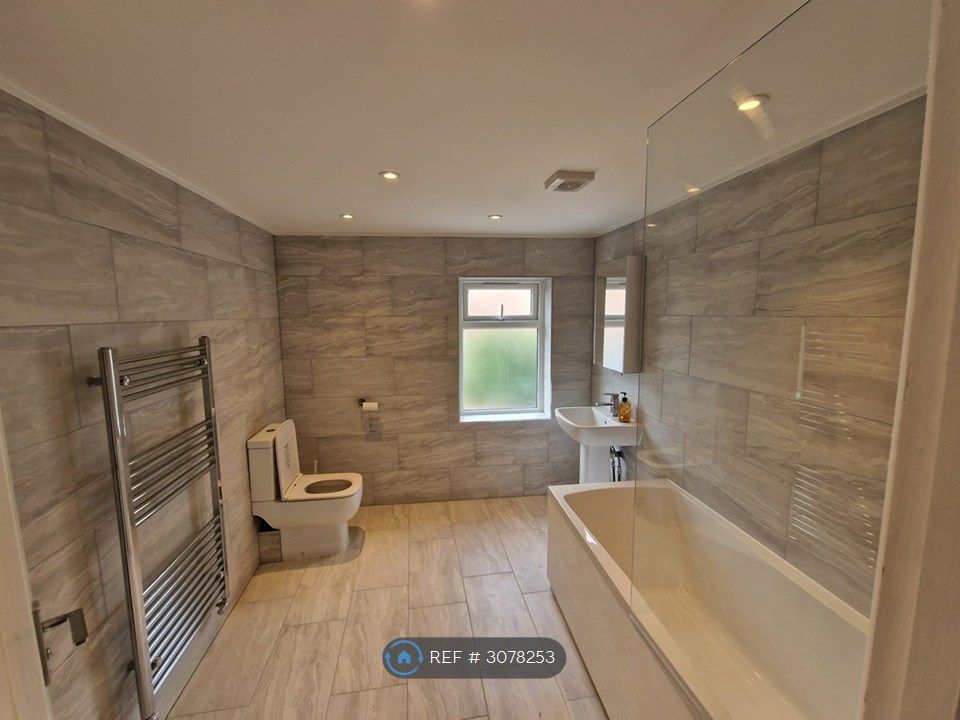 Property photo 3 of 6 Bathroom 1