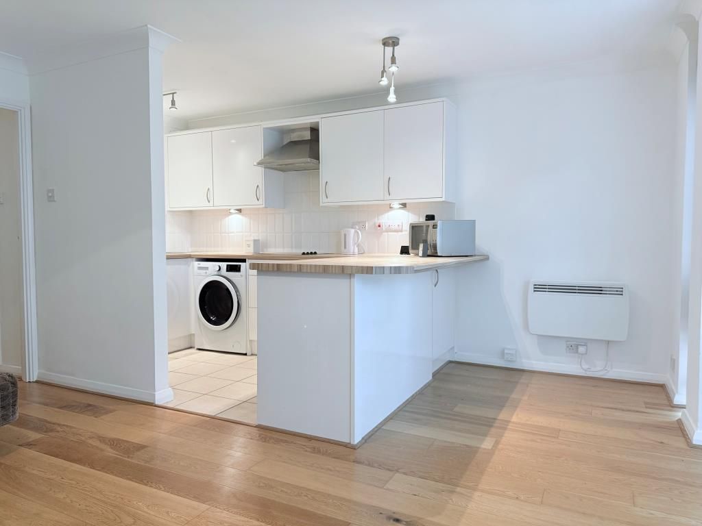 Property photo 3 of 10 Kitchen