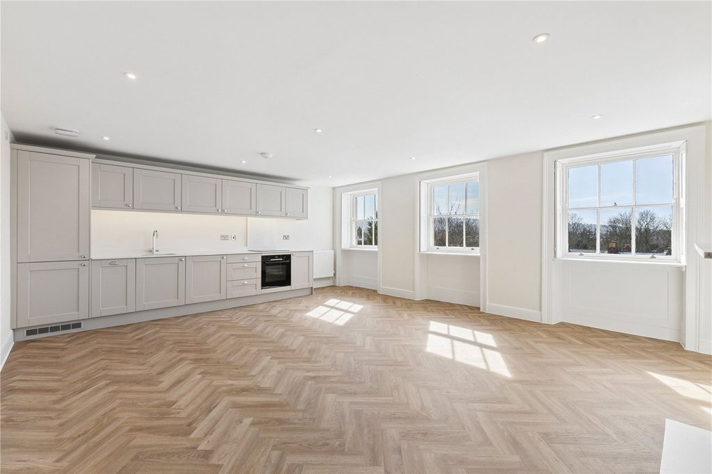 Property photo 2 of 9 Berkeley Place