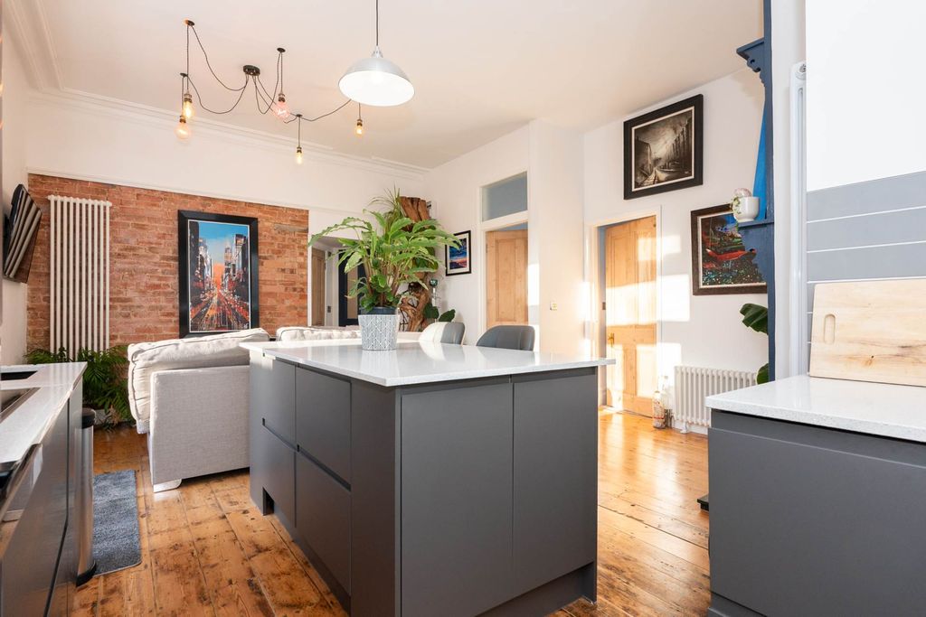 Property photo 3 of 24