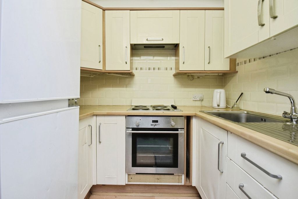 Property photo 3 of 15 Kitchen