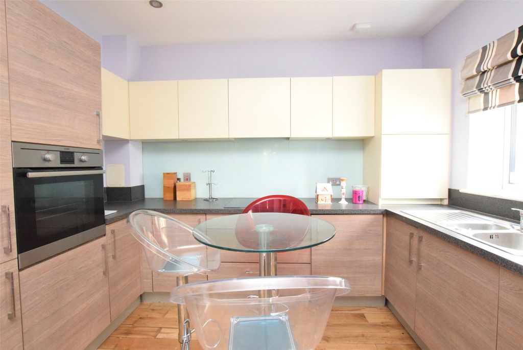 Property photo 2 of 12 Kitchen