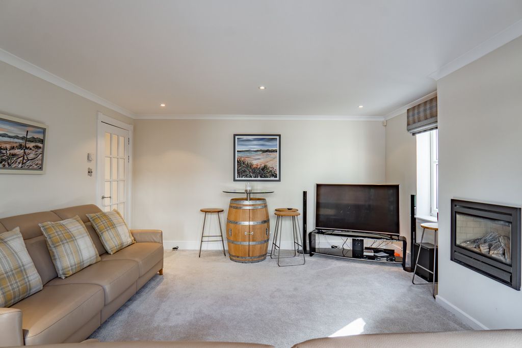 Property photo 2 of 37