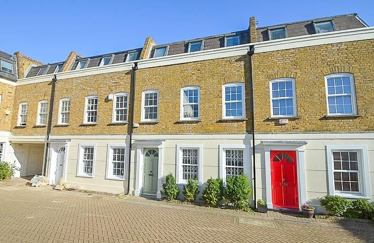Property photo 1 of 12 Barons Gate