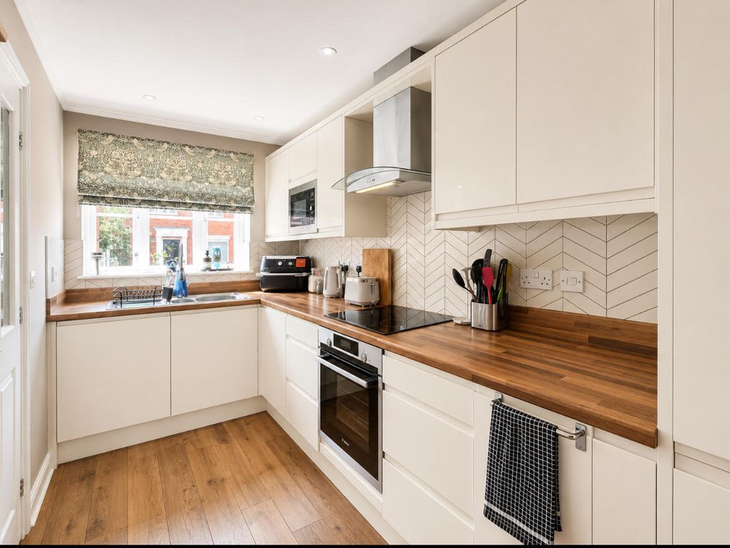 Property photo 3 of 13 Kitchen