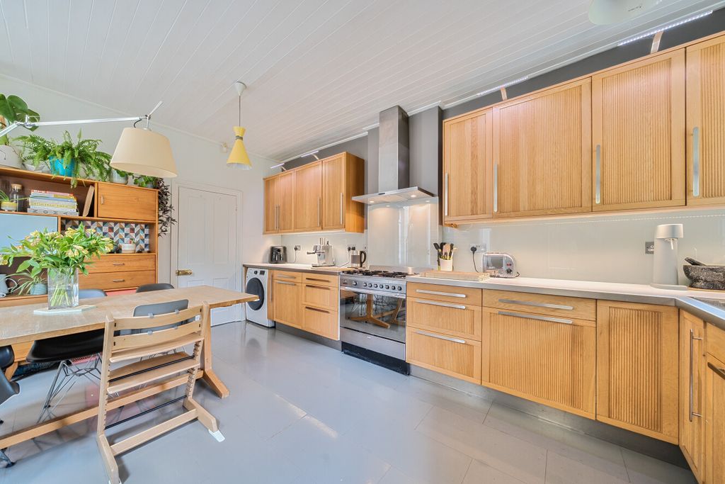 Property photo 3 of 12 1464119-12-6A3029...