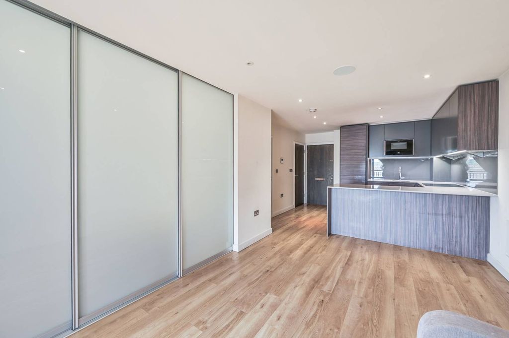 Property photo 3 of 8