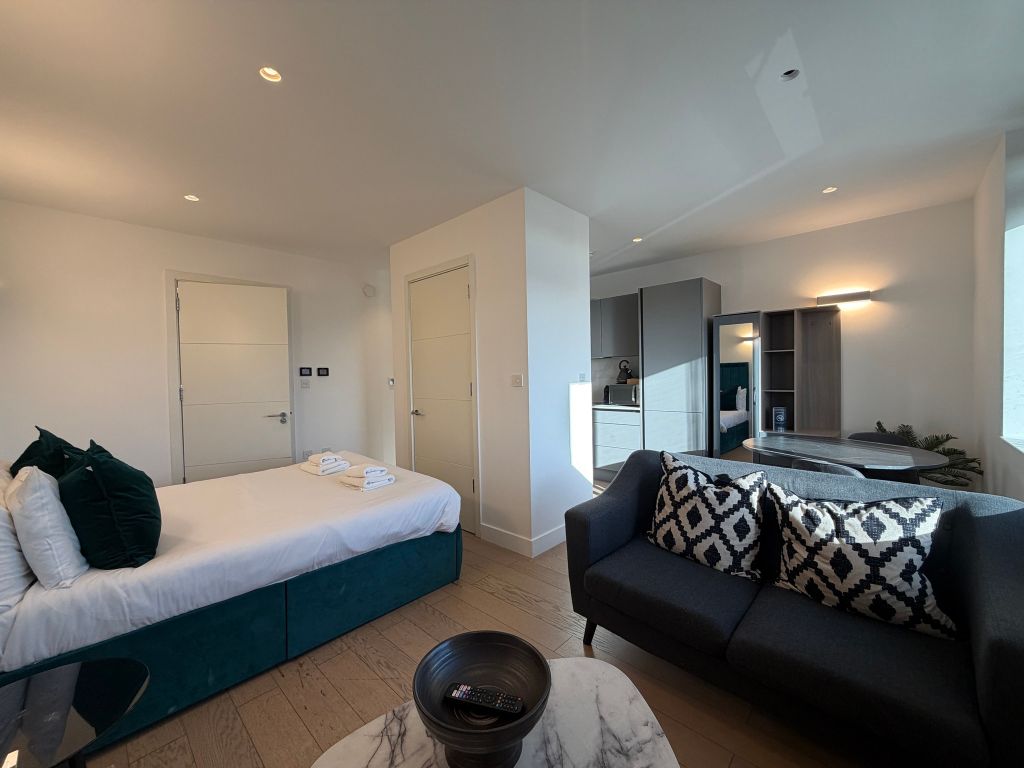 Property photo 1 of 17 Bedroom