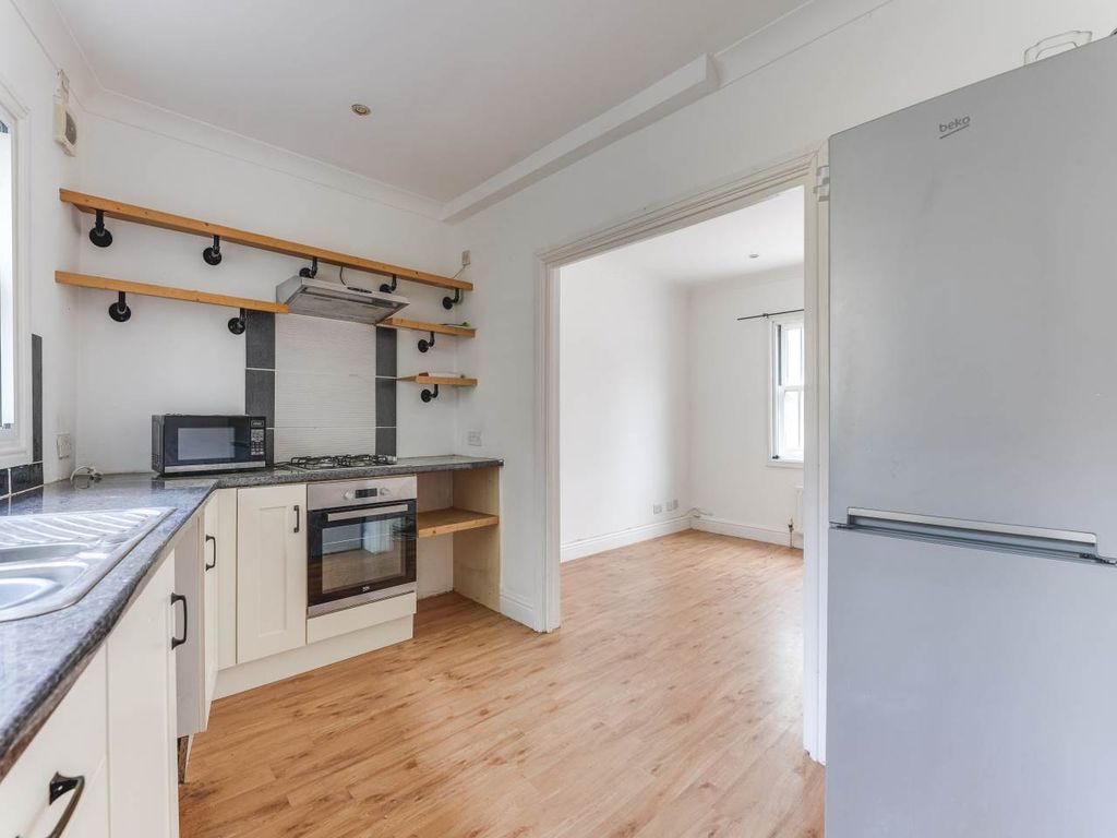 Property photo 3 of 12 Kitchen