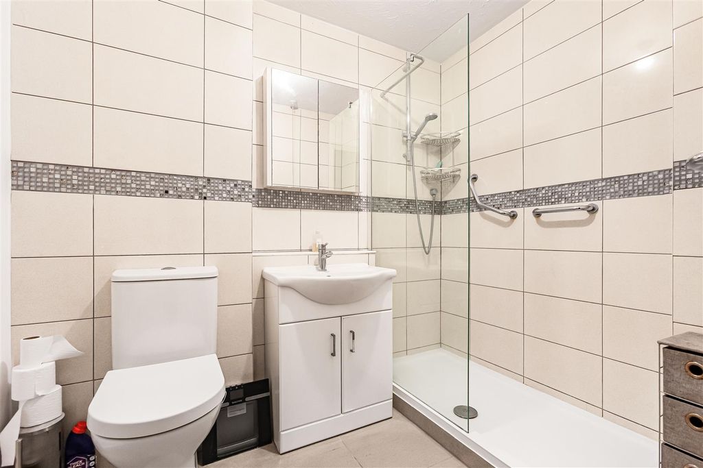Property photo 3 of 23 Luxury Modern Shower Room