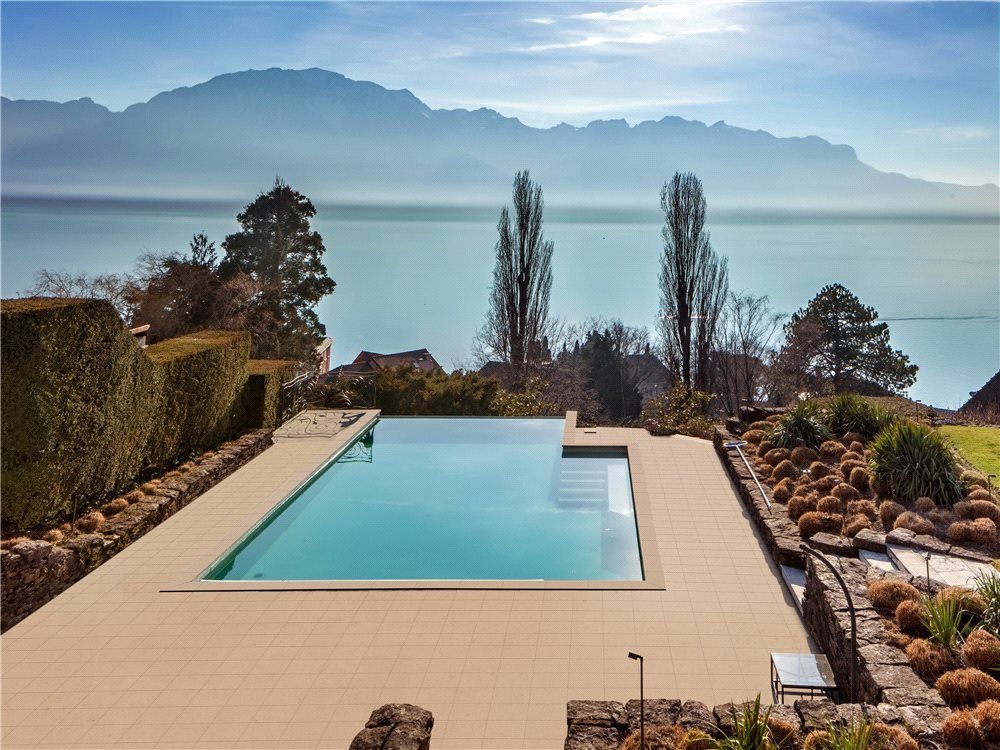 Property photo 1 of 24 For Sale In Montreux