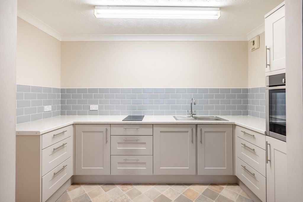 Property photo 3 of 12 Kitchen