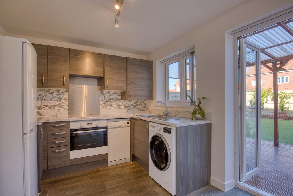 Property photo 2 of 24 Ewemove Taunton Richmond Street (4)
