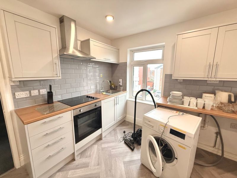 Property photo 3 of 9 Kitchen