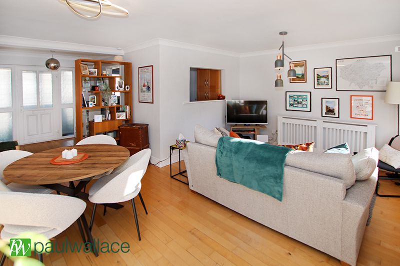 Property photo 2 of 17 Lounge