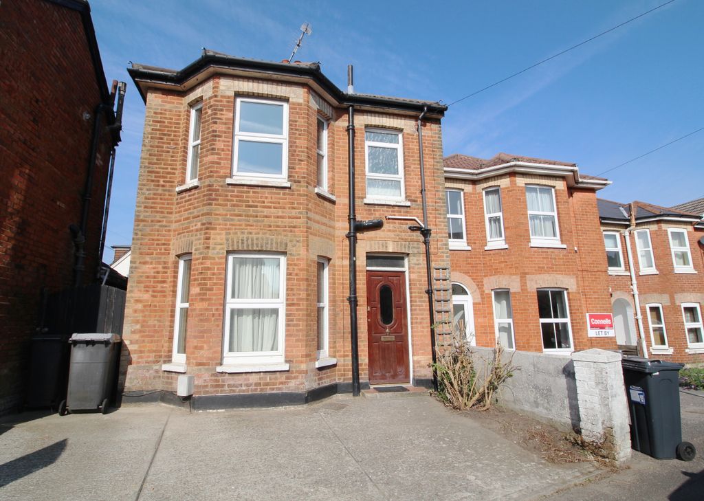 Property photo 1 of 10 2 Trafalgar - Front