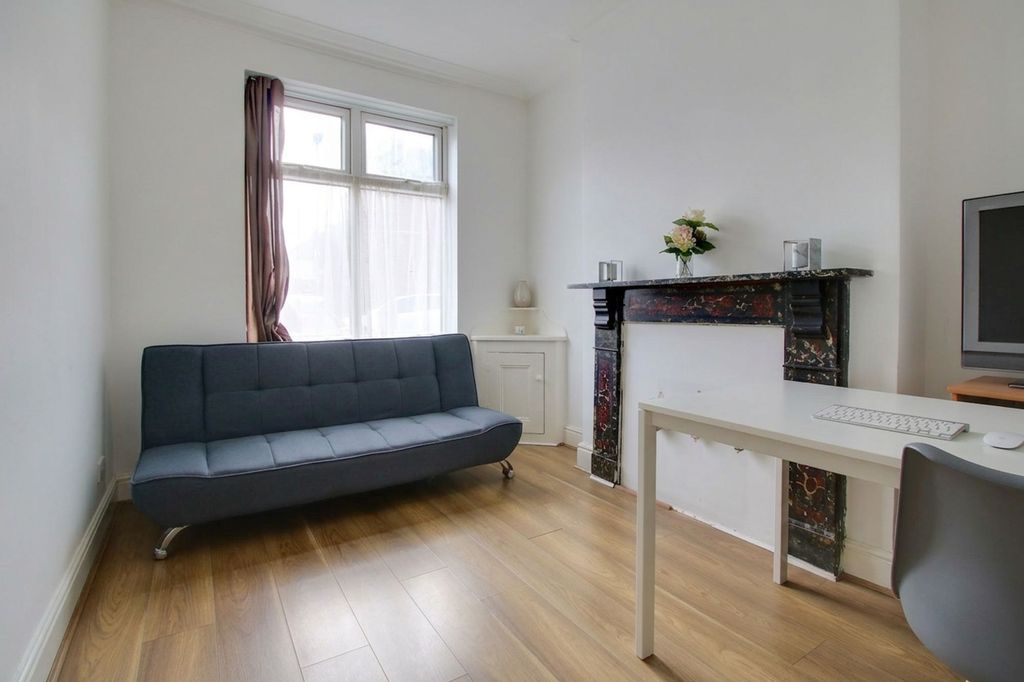 Property photo 2 of 19