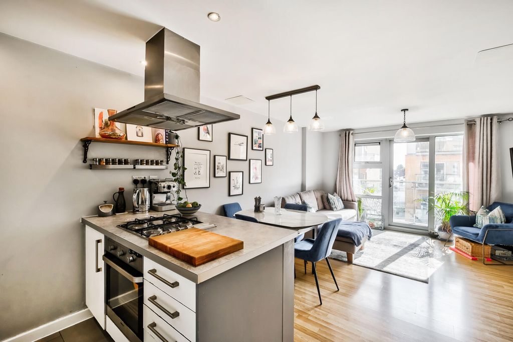 Property photo 1 of 18