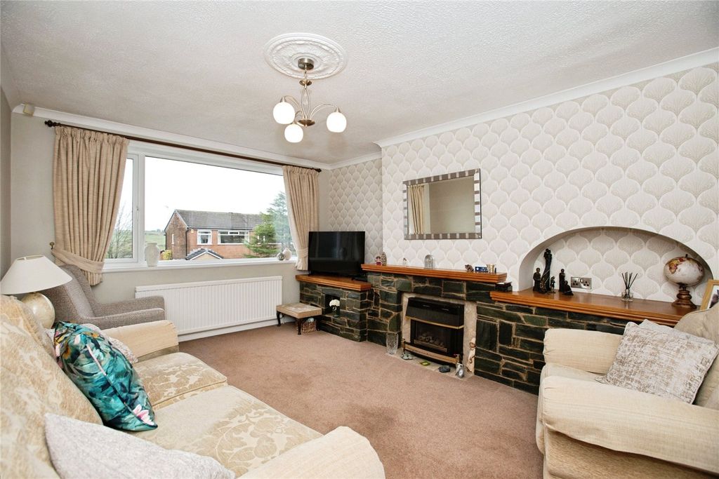 Property photo 3 of 16 Living Room