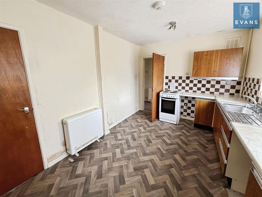 Property photo 2 of 15 Kitchen