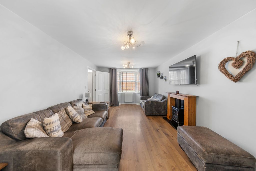 Property photo 2 of 30