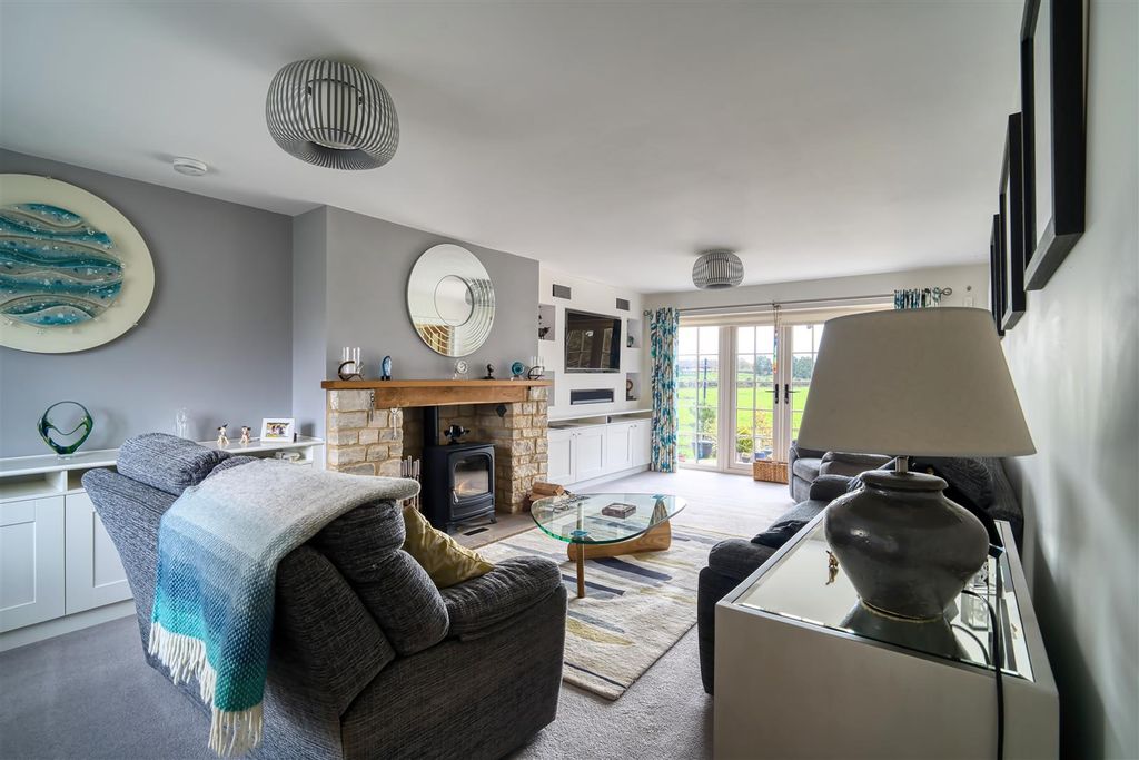 Property photo 2 of 13 Sitting Room