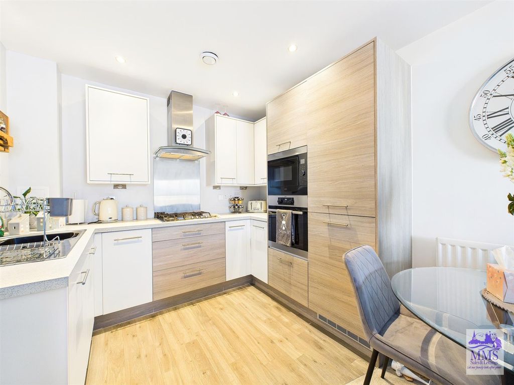 Property photo 2 of 11 Cam04098G0-Pr0123-Still016.Jpg