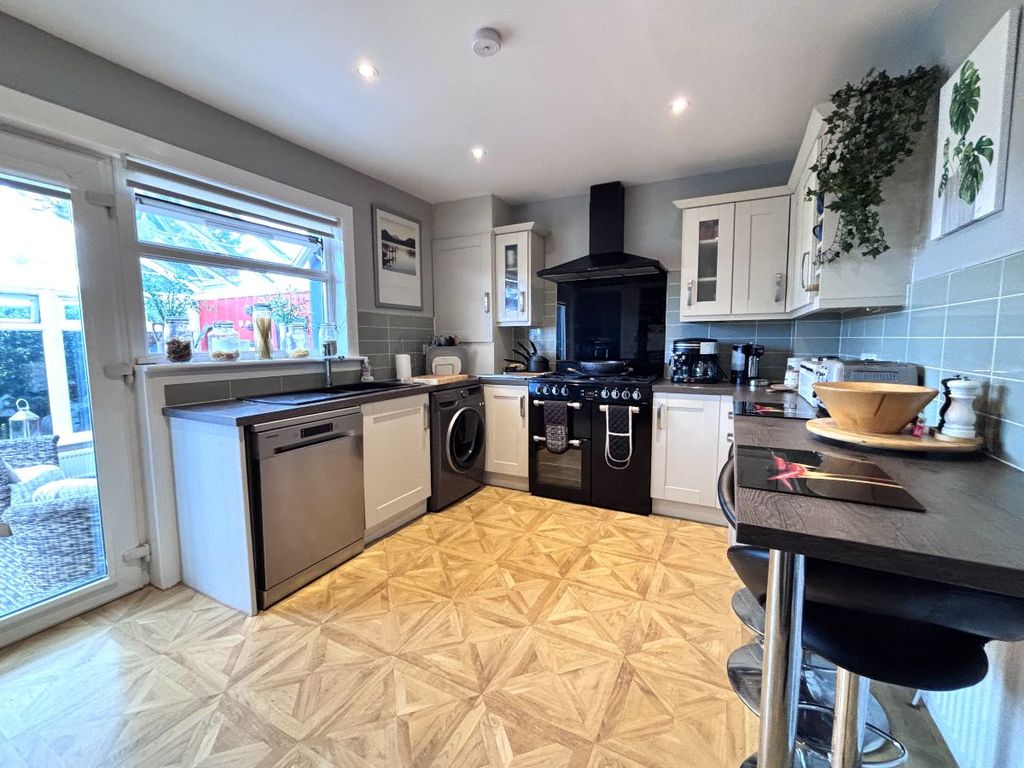 Property photo 3 of 28