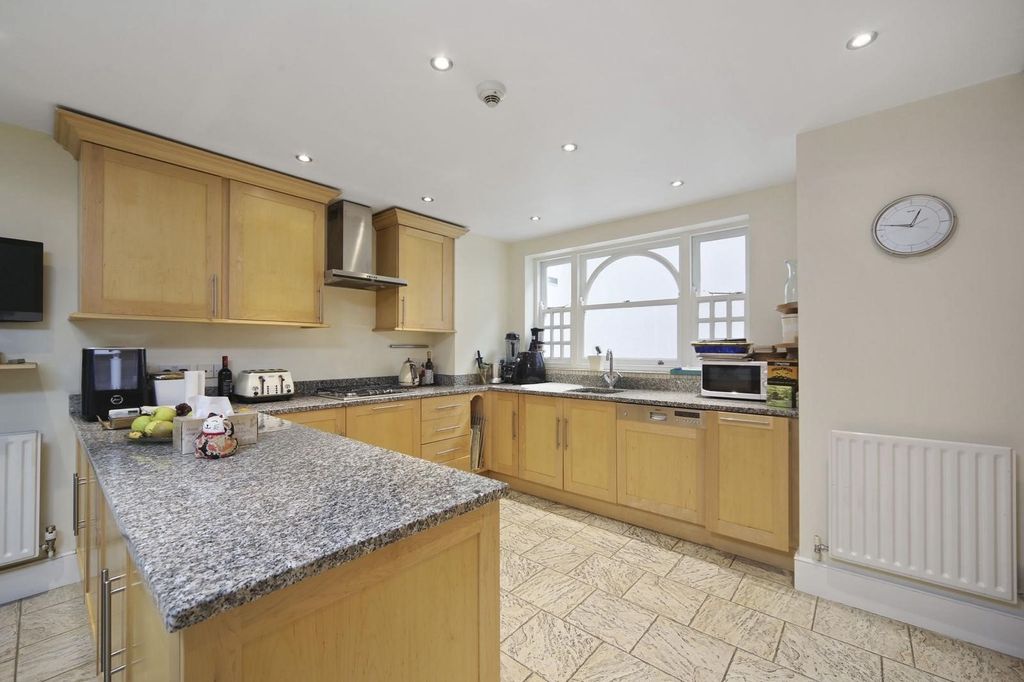 Property photo 3 of 18 3