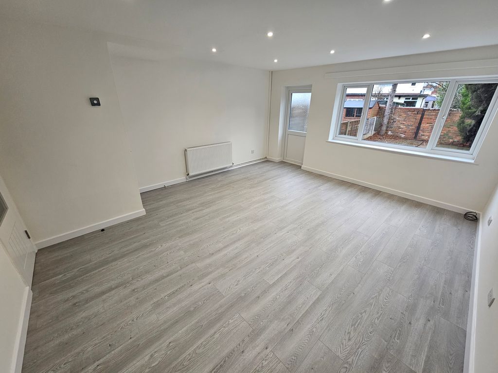 Property photo 3 of 8 Image