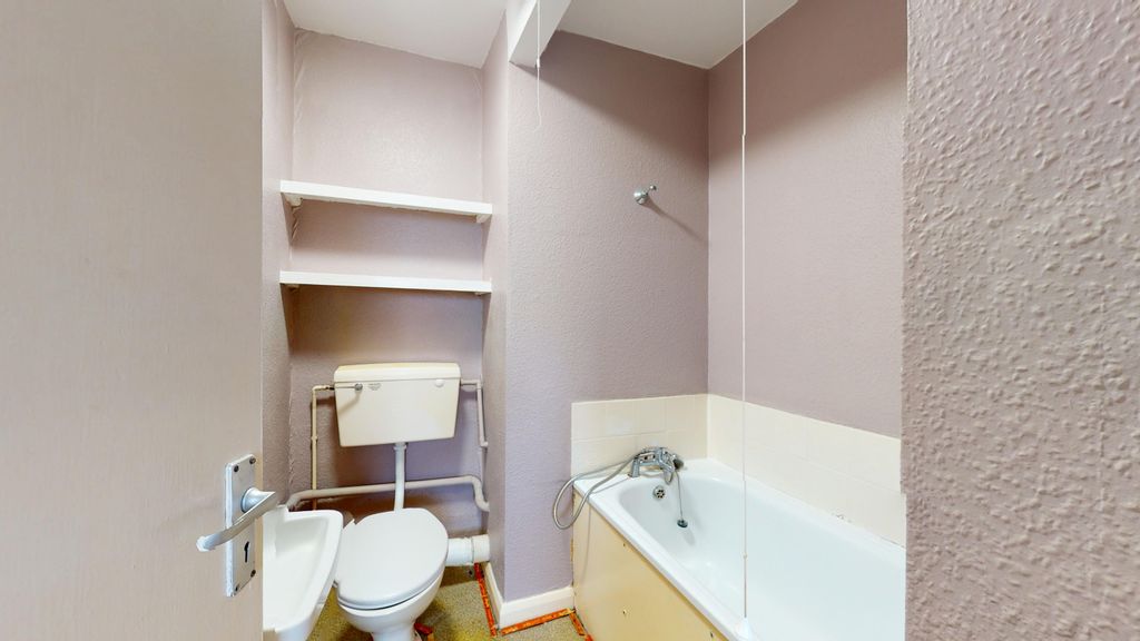 Property photo 1 of 10 Flat D, 220 Liverpool Road, Islington, London, N1 1Le
