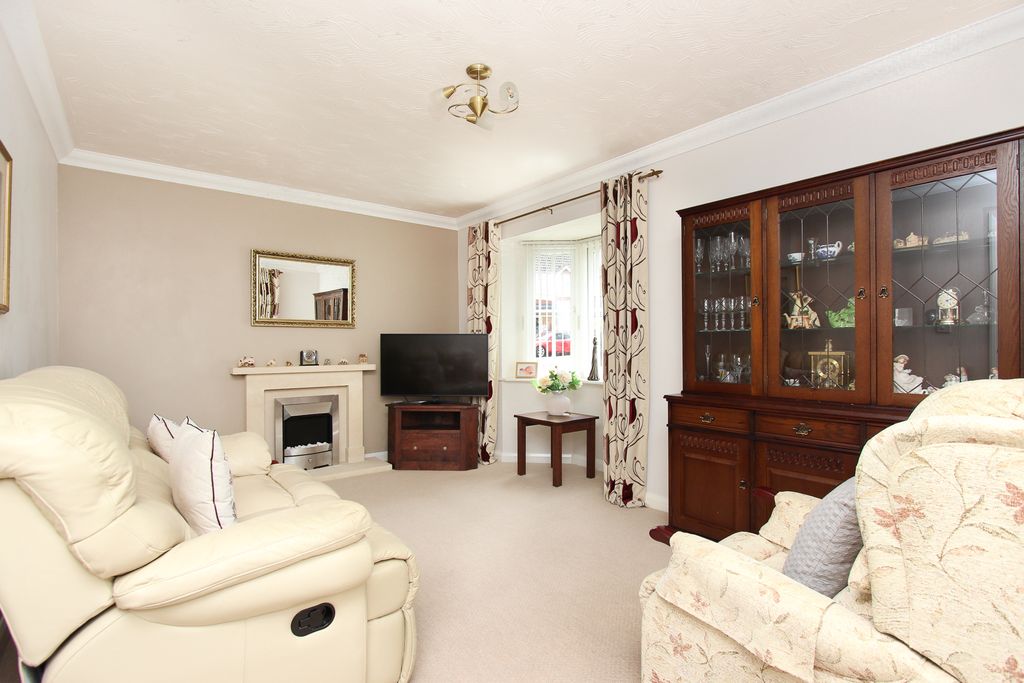 Property photo 2 of 17 Lounge