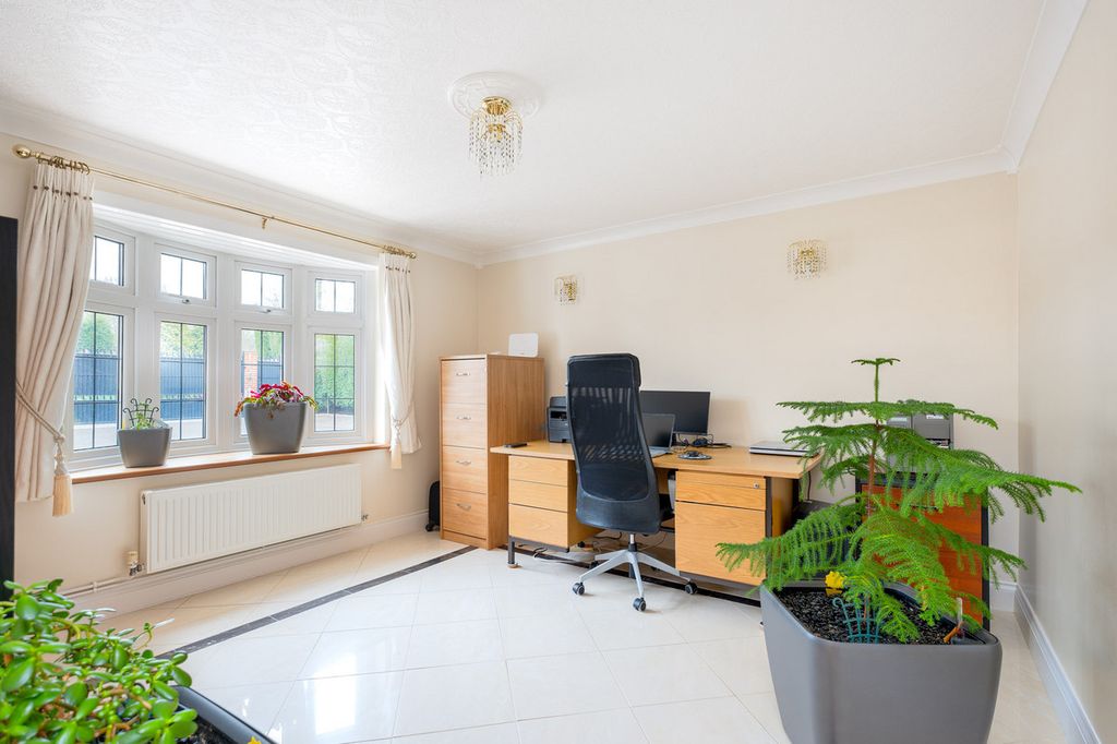 Property photo 1 of 27