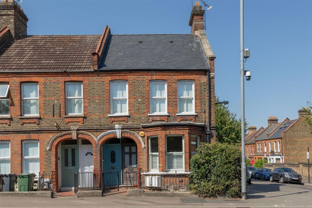 Property photo 1 of 26 Forest Road, E17
