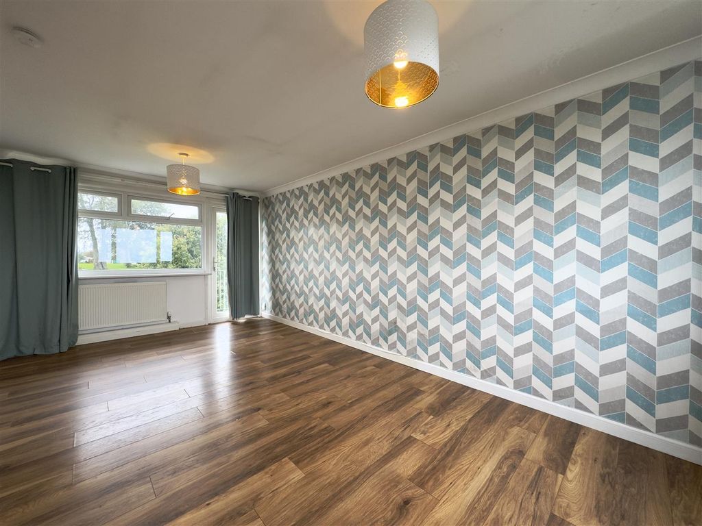 Property photo 2 of 13 Lounge