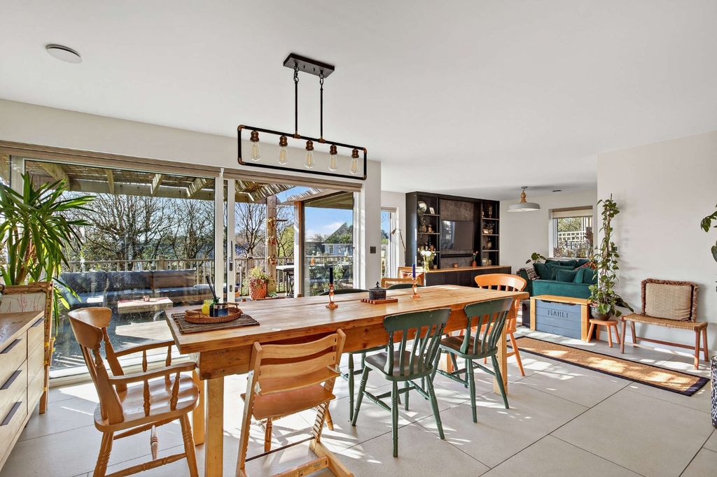Property photo 3 of 25 Dining Room