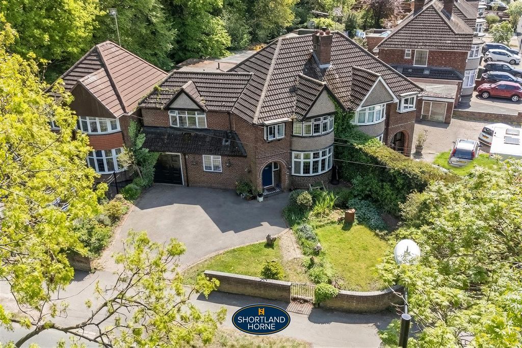 Property photo 1 of 33